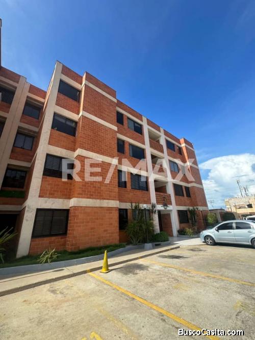 Apartamento en Alquiler Edif. Bayona, Remax Millenium