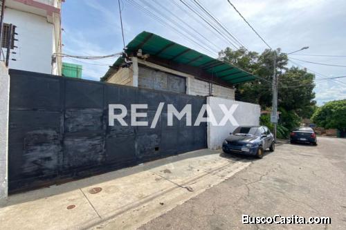 Galpón en Alquiler 82B con Av. 9, Remax Millenium