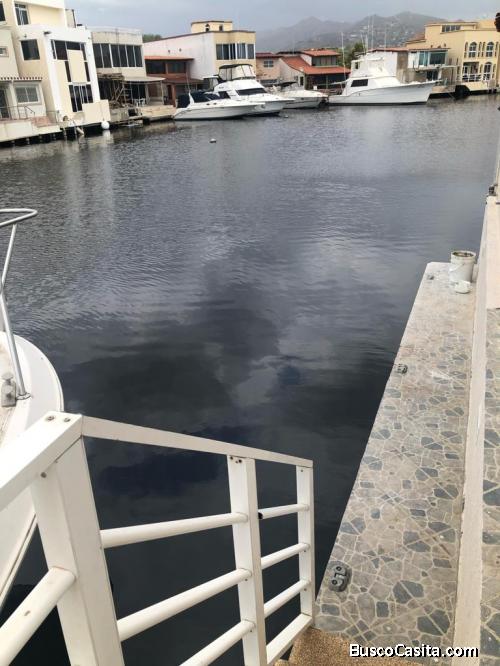 EN ALQUILER HERMOSO PALAFITO, EN CASAS BOTE A, PUERTO LA CRUZ