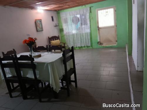 EN VENTA CASA DE 2 NIVELES EN VIVIENDA POPULAR LOS GUAYOS CERCA DE LA AV PRINCIPAL - Imperium Realty