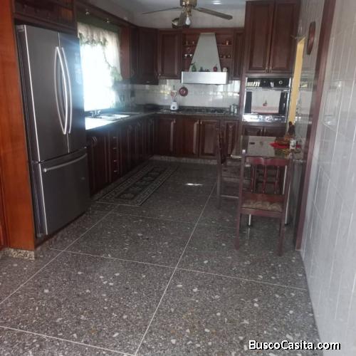 Casa en venta en el Centro de Acarigua con 5 habitaciones, 2 baños