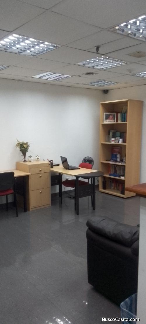 ¡Oficina Moderna y Estratégica en Plena Av. Urdaneta! 