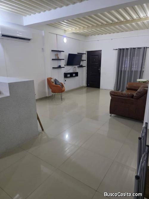 En Venta Cómoda Casa con Locales en Parque Valencia - Imperium Realty +58 412 383-7839