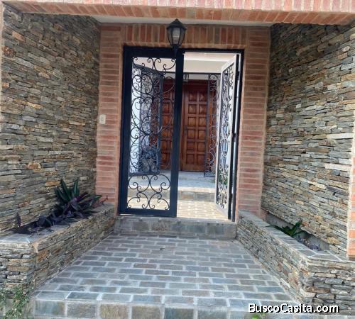 CASA EN URB. TRIGAL NORTE 