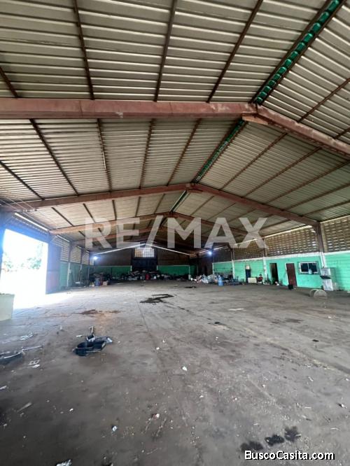 Galpón con terreno vía La Coromoto, Remax Millenium