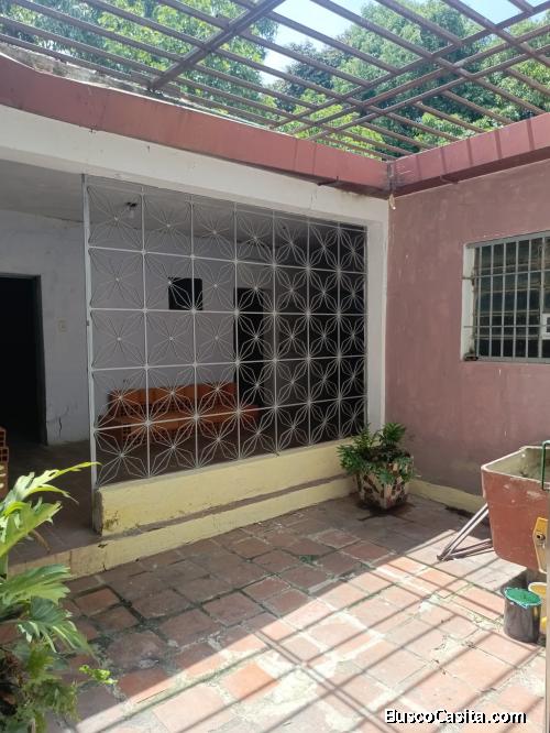 Casa comercial en Los Guayos 
