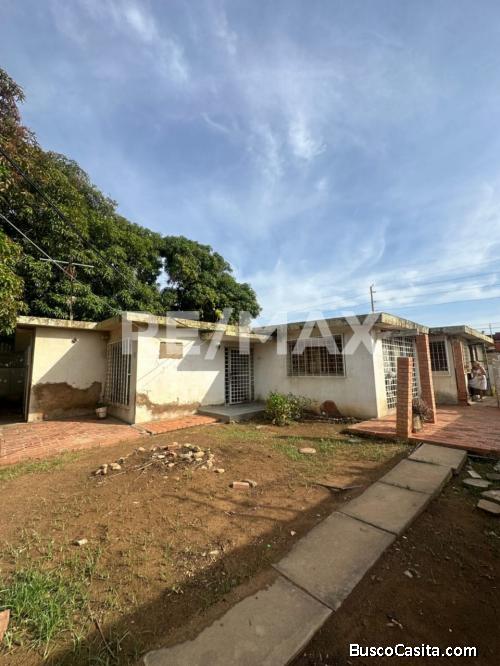 Terreno con Casa en Venta, Urbanización Monte Bello, Remax Millenium
