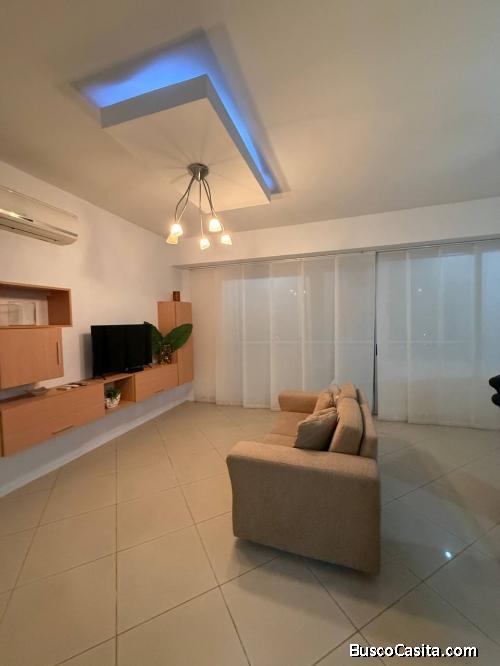 Elegancia, amplitud y vistas incomparables en piso bajo