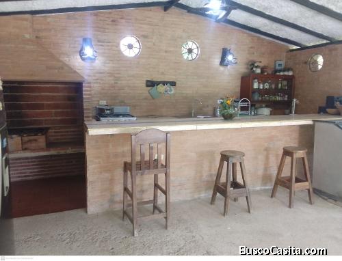 En venta Casa estilo Campestre con Caney Yagua 
