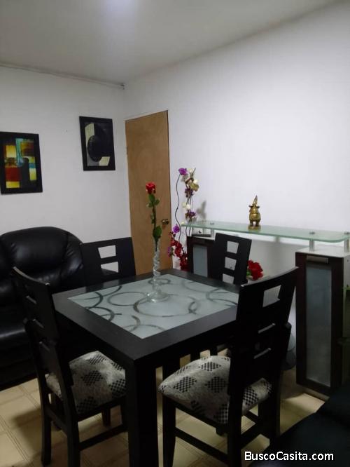 Se alquila habitación a dama 