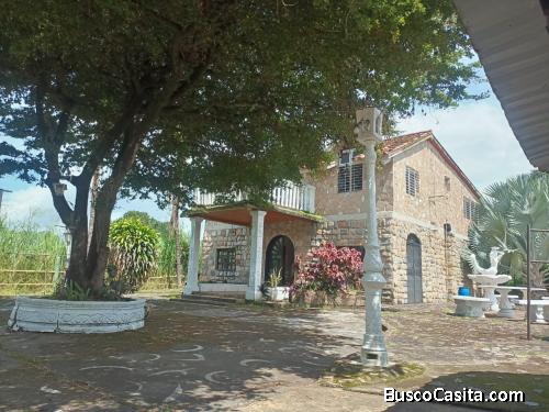En Venta Parcela con 2 Casa en el Safari Country Club - Imperium Realty 