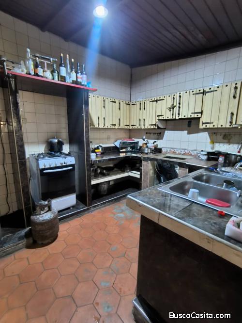 Casa en Venta para Remodelar en la Carrera 15 con Calle 54, 300m²