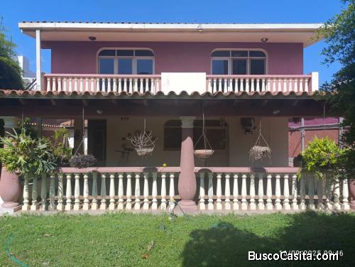 Casa en Venta en Monte Real, 680m² con 4 Habitaciones, Parrillera y 5 Estacionamientos