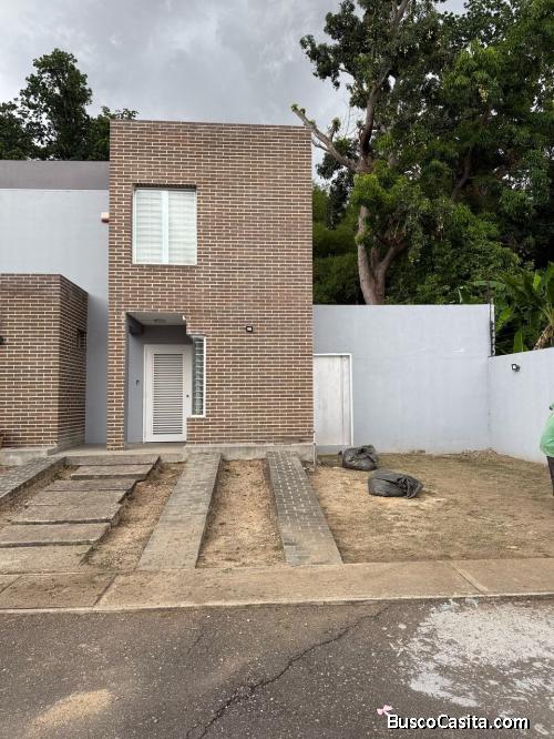 Hermoso Town House Moderno en la Cumaca, Res. Las Riadas