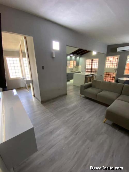 Casa Amoblada con Piscina y Bar en Urbanización Chucho briceño Cabudare