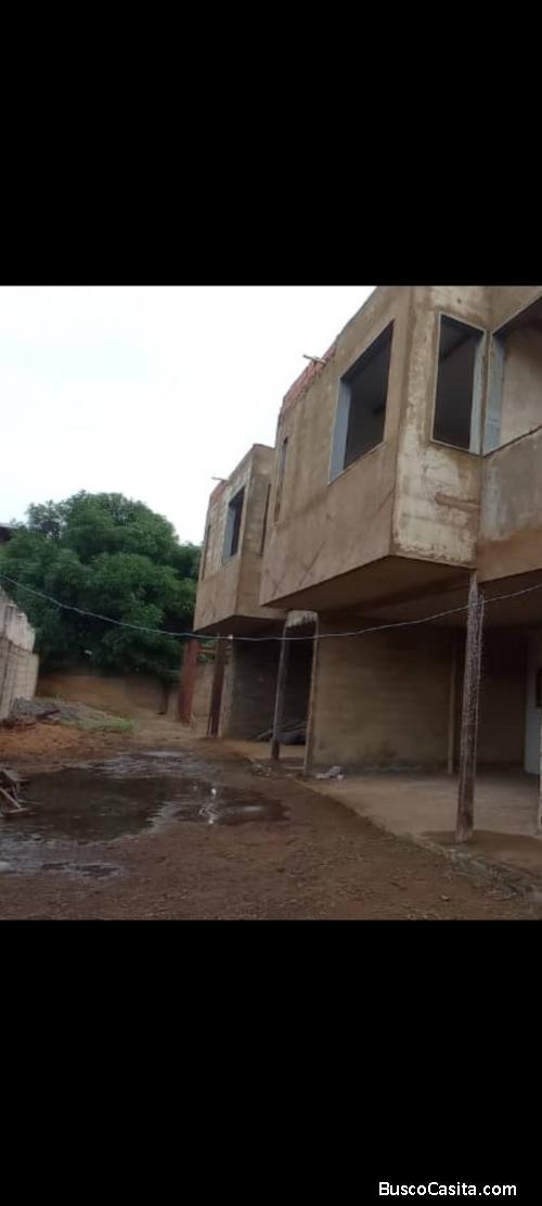 Town houses mini conjunto residencial 4 casas puerto Ordaz bolivar