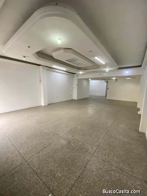 Local comercial 100 m² con 2 santamarías y baño, zona prime en el Centro Barquisimeto.