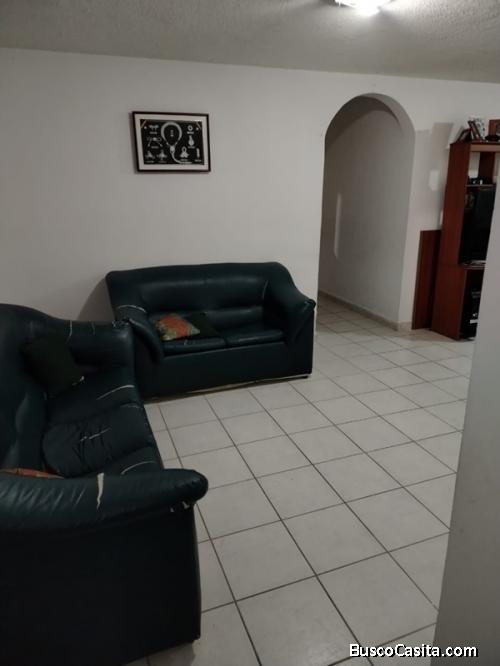 Acogedor apartamento en planta baja en Cabudare con patio, 3 habitaciones y aire acondicionado.
