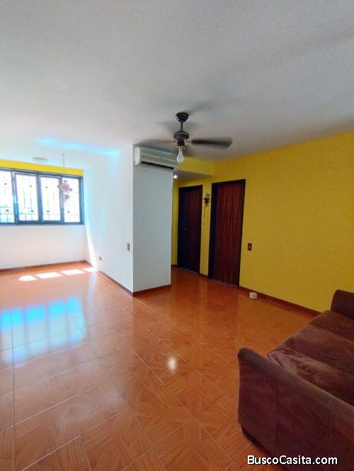   Hermosa casa colonial en El Pedregal con amplios espacios y acabados para modernizar a tu gusto.