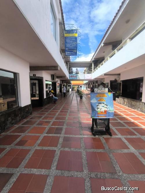Centro Comercial de 2 plantas con 25 locales y restaurante operativo en zona estratégica