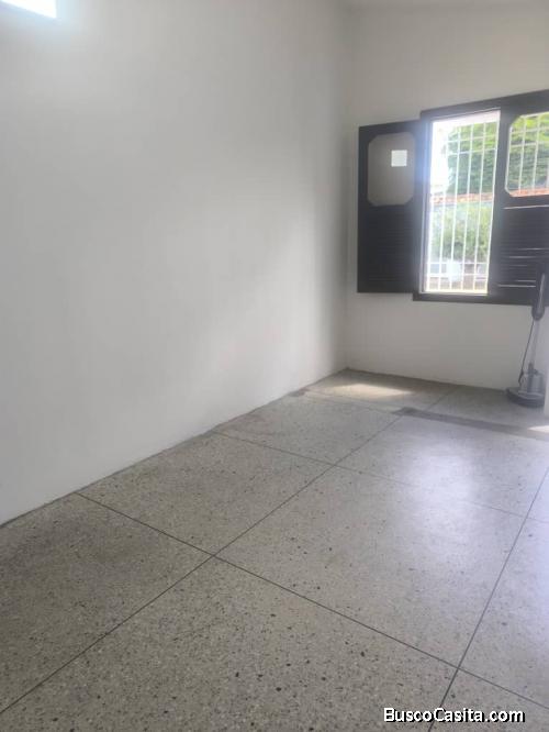 Anexo disponible en Chucho Briceño, 1 habitación, baño y estacionamiento incluido