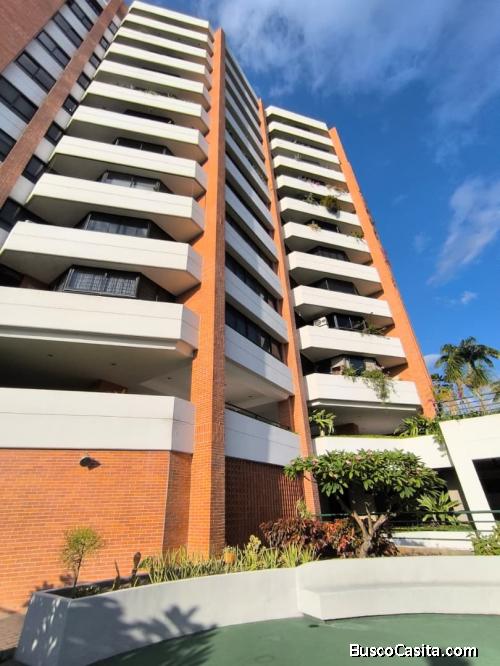   Apartamento Amplio 175 m² con Vista Panorámica, 4 Habitaciones y 3 Estacionamientos en Colinas del