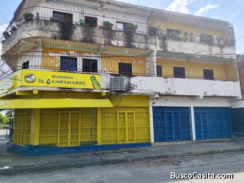 En Venta Casa con Apartamentos y Locales comerciales en Av Aranzazu Lomas de Funval