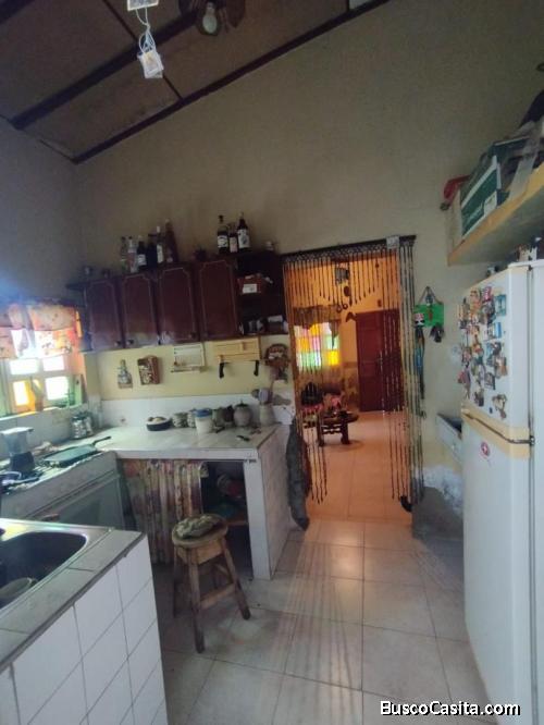 casa en esquina en el Pueblo de Santa Rosa, sin racionamiento de agua 