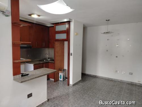 En Alquiler Apartamento en Paraparal Residencias Maniapure de oportunidad