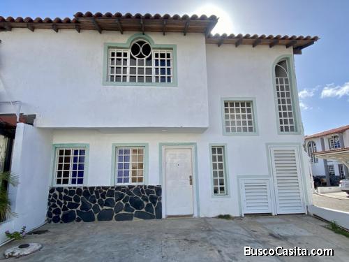 Town house en Alquiler en circuito cerrado Puerta Maraven Punto Fijo Falcón
