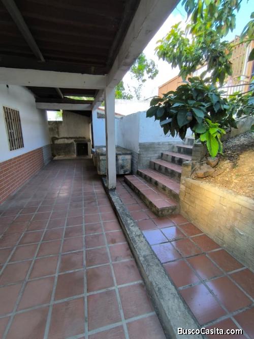  CASA EN VENTA Vía El Manzano Macuto 150m² agua permanente 2 hab baño