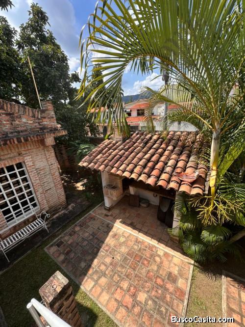 Casa en La Viña: Escape Urbano Listo para Habitar