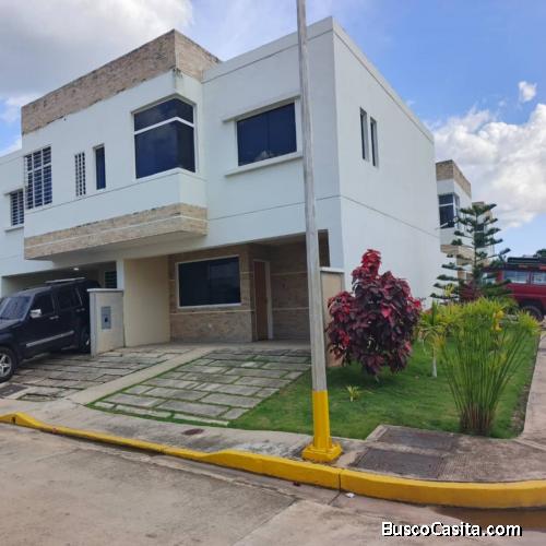 AI-3186-066 Vendo Lindo Townhouse Situado en Esquina en el Conjunto Residencial Villa Sofía San Dieg