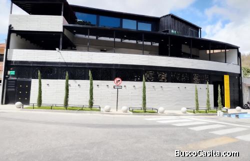 Casa comercial en Caracas (San Román) EN VENTA