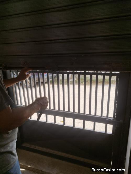 local pequeño con baño