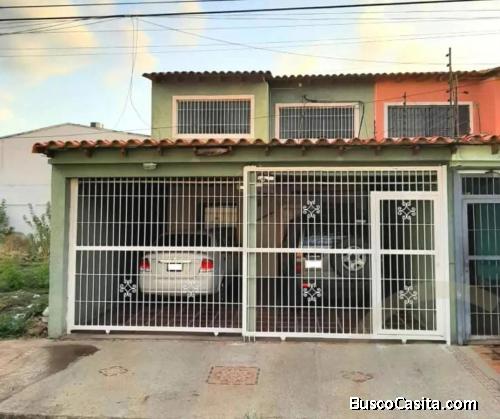 EN VENTA TOWN HOUSE, EN BARCELONA. A PIE DE CALLE