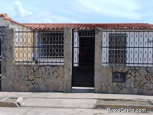 Casa de Oportunidad, con espacios para remodelaciones, ubicada en San Joaquín, Urb Guayabal