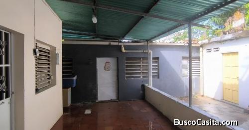 Se Vende Amplia Casa de 2 niveles con Fin Comercial, ubicada en Naguanagua 
