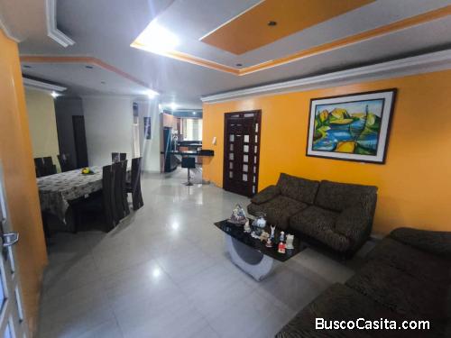 Hermosa Casa Quinta de 2 niveles en Urbanización Parque Naguanagua