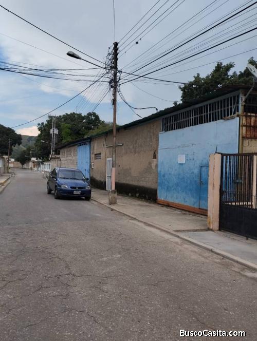 Inversión Inteligente en Guacara: Galpón de Amplio Metraje en Zona Comercial