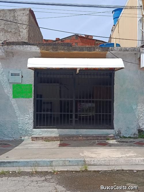 Local Comercial en Venta: Cerca de Av. Lara y Feria, Valencia - 38 m²