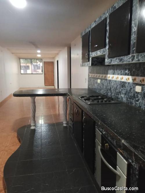 Alquiler en Buenaventura: Apartamento Ampliado con Cocina de Mampostería y Cerámica