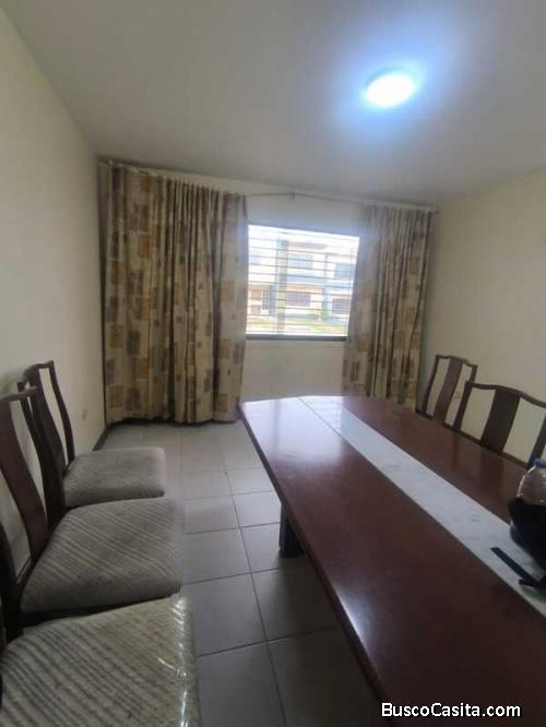 CASA EN VENTA ROYAL PARK | CON PATIO PRIVADO Y SEGURIDAD 247