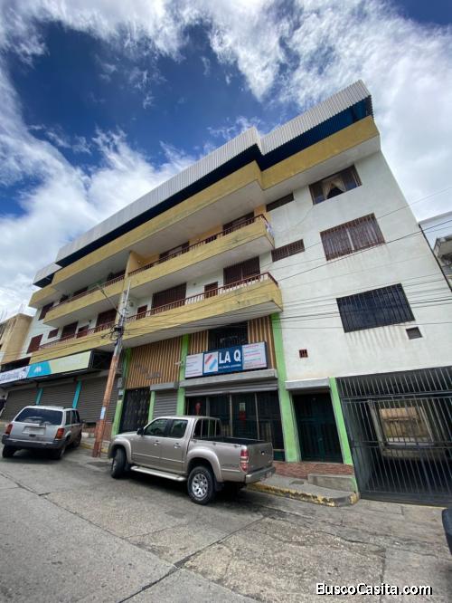 Se vende Apto. en Edificio Don Alberto, en pleno Trujillo. 040526