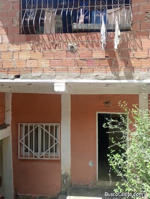 SE VENDE CASA DE 2 PISO SECTOR GARCIA CARBALLO