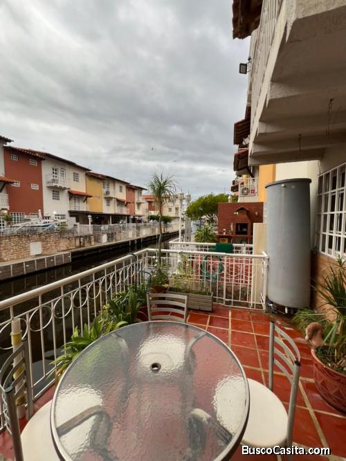 En venta Town House en el C.R.Villas Martinique, Lechería 