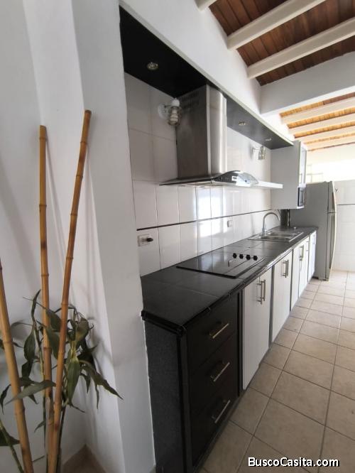 Alquiler Casa Equipada Con Aire Acondicionado Y Patio Urb Los Bucares 350$