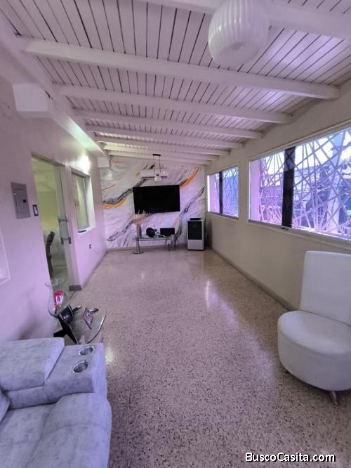 Local Comercial Con Apartamento Amoblado A 1 Cuadra De Av Venezuela 160.000$