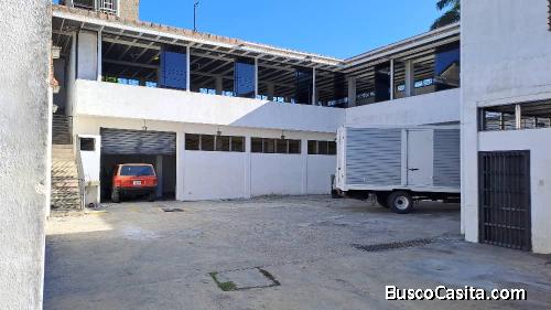 Edificio Comercial En Alquiler De 800m² En El Centro De Cabudare 1000$