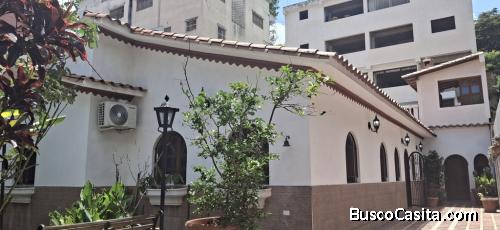 Casa Quinta con 8 puestos de estacionamiento en Venta Urb Alta Florida